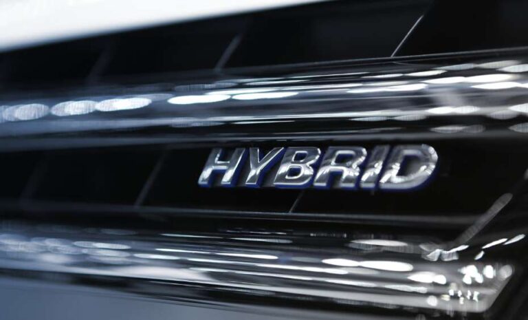 Comment fonctionne une voiture hybride ?